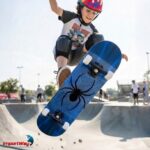 Skate Infantil Juvenil 79cm Unissex Kit Proteção Iniciante Shape Teia - BW014KT - 8